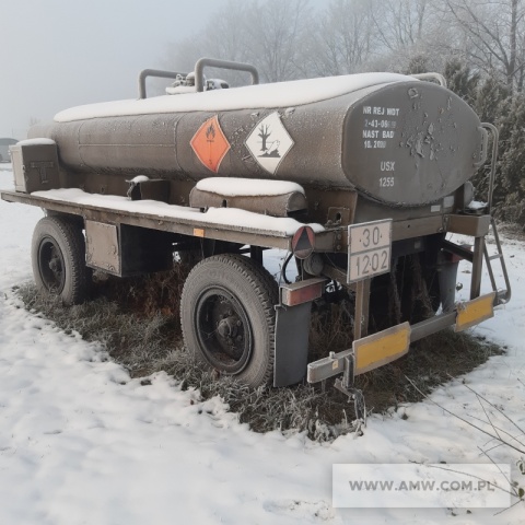 Cysterna paliwowa CP-4 (poj. 4,0 m3) na przyczepie AUTOSAN D-46A (przebieg: 3 904 km) 
